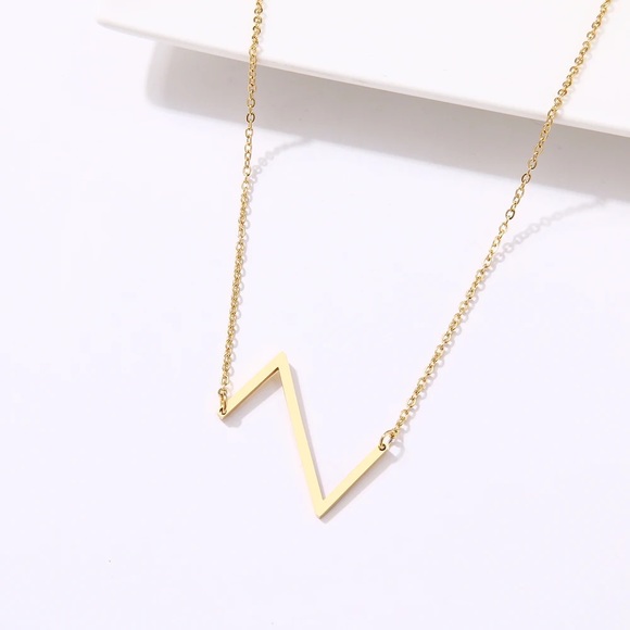◾️18k Gold Plated Sideways Initial Letter “Z” Pendant Necklace - Picture 1 of 6